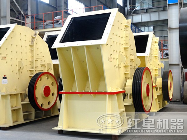 PCZ型重錘式破碎機車間