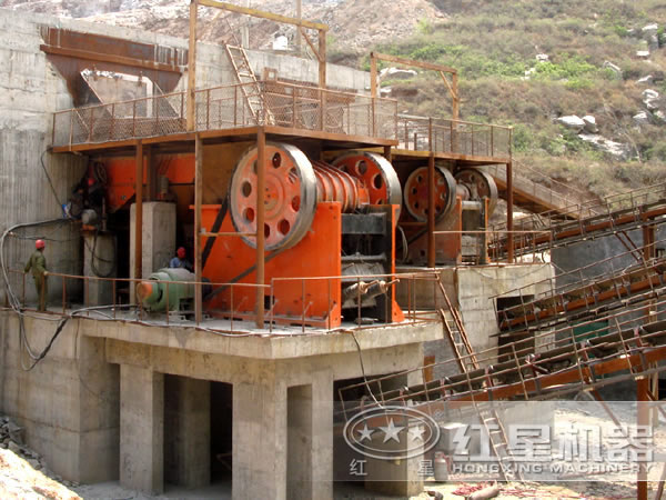 顎式粉碎機(jī)