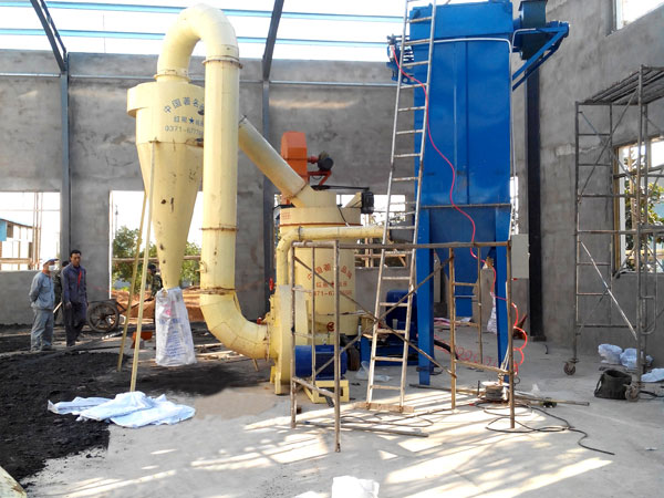 河南石膏磨粉生產(chǎn)現(xiàn)場(chǎng)