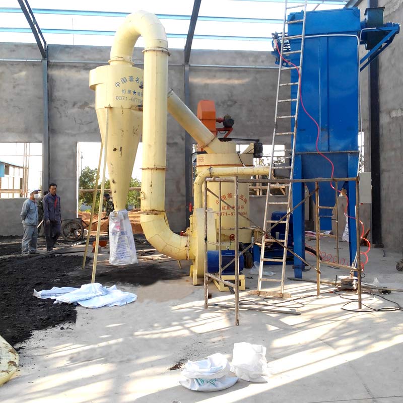 河南石膏磨粉生產(chǎn)現(xiàn)場(chǎng)