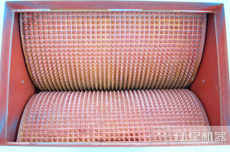 對(duì)輥破碎機(jī)輥?zhàn)訉?shí)拍 對(duì)輥破碎機(jī)輥?zhàn)訉?shí)拍