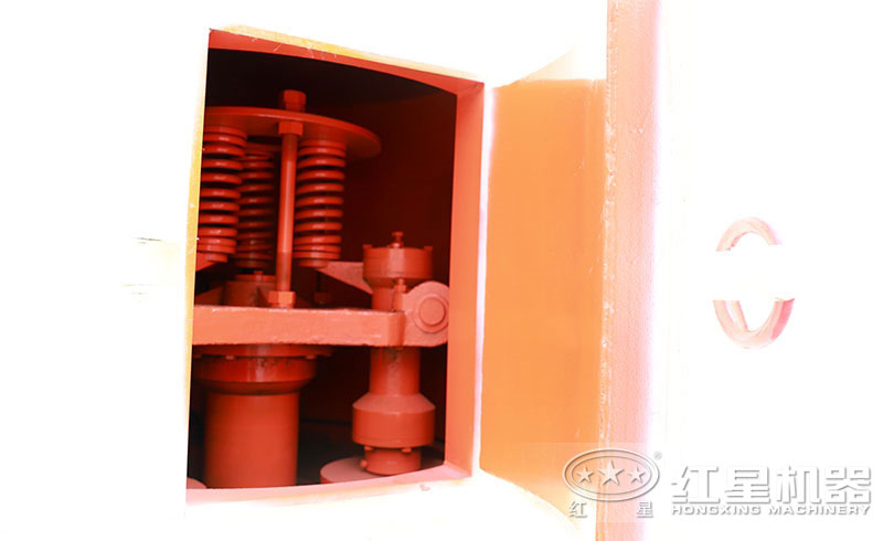 雷蒙磨粉機(jī)磨腔內(nèi)景 雷蒙磨粉機(jī)磨腔內(nèi)景