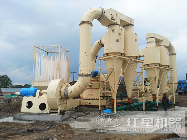 磨粉機(jī)現(xiàn)場(chǎng) 磨粉機(jī)現(xiàn)場(chǎng)