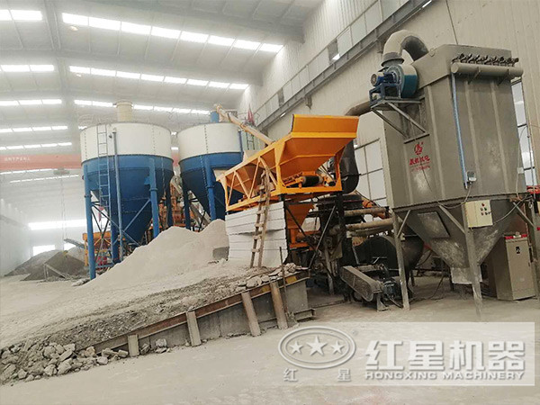 磨粉機(jī)現(xiàn)場(chǎng) 磨粉機(jī)現(xiàn)場(chǎng)