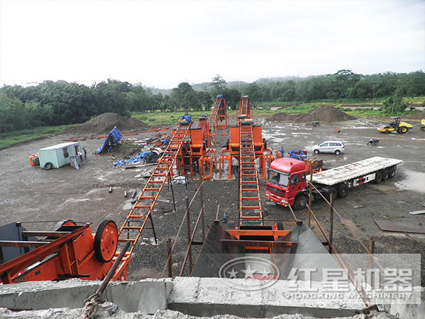 鵝卵石制沙生產(chǎn)現(xiàn)場