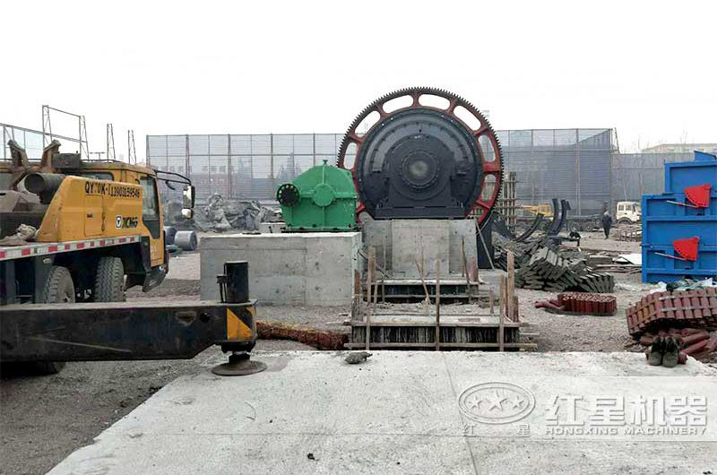 球磨機(jī)現(xiàn)場 球磨機(jī)現(xiàn)場